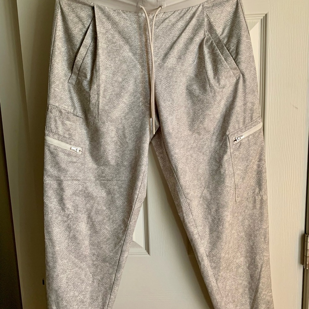 Athleta Venture Printed Pant 7 Pocket Jogger Size 6